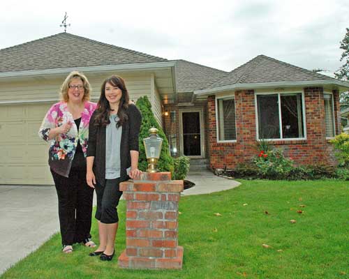Lisa Yoshida moves into her new house