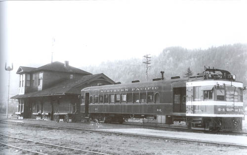 Doodlebug at Gate, WA in 1941 Gate